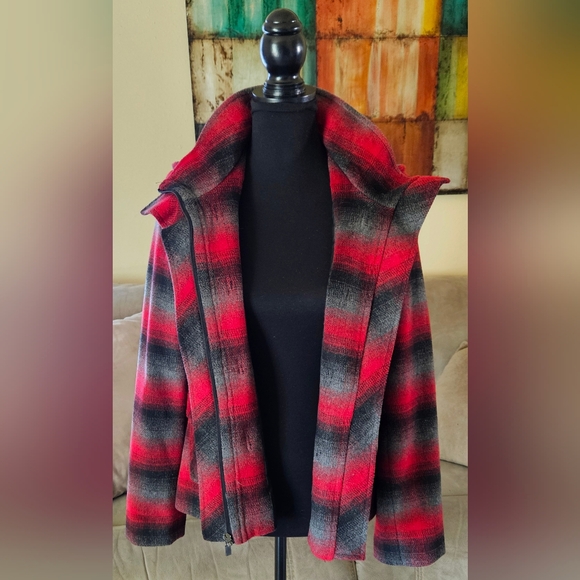 Red Jacket - Picture 5 of 6